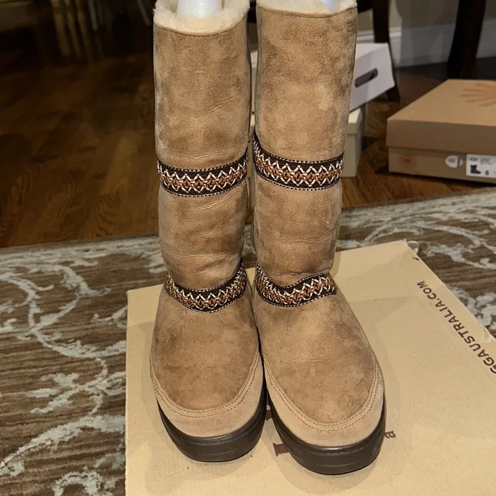 Sundance Chestnut Uggs - Picture 3 of 6